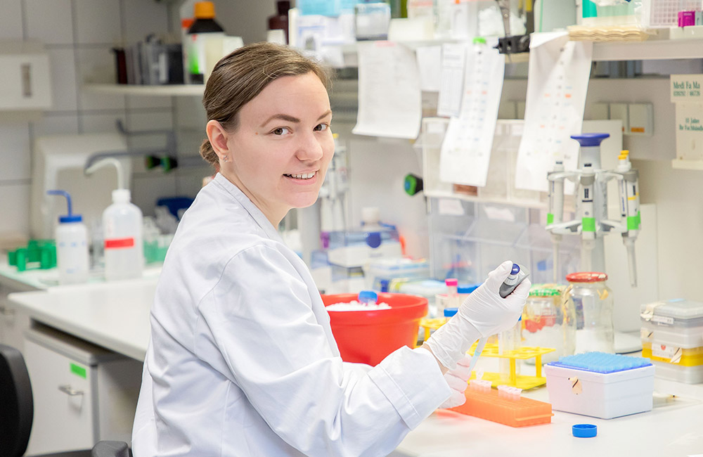 Dr. rer. nat. Juliane Lokau Dr. rer. nat. Juliane Lokau